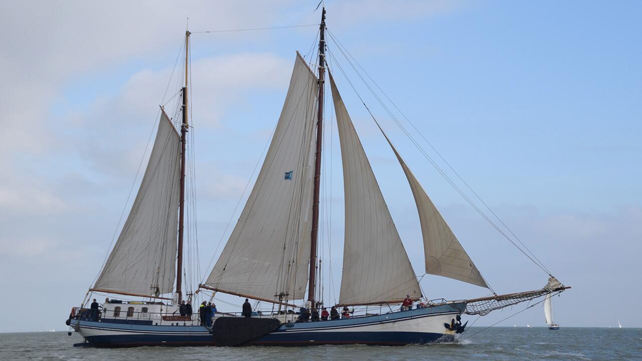 Urlaub auf dem Schiff: Mitsegeln auf dem Plattbodenschiff Urlaub auf dem Schiff: Mitsegeln auf dem Plattbodenschiff