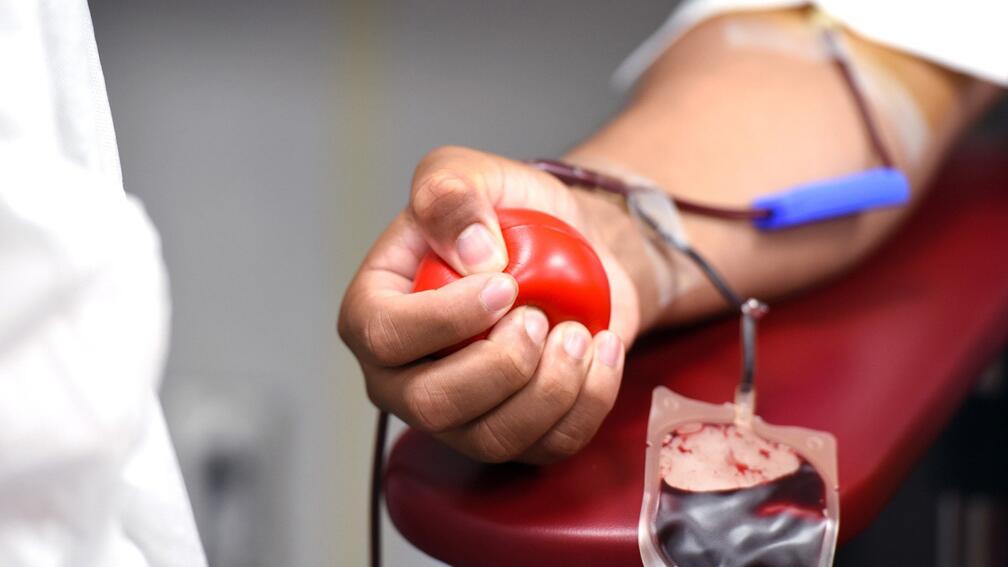 Blut wird knapp: Warum vor allem junge Menschen gefragt sind